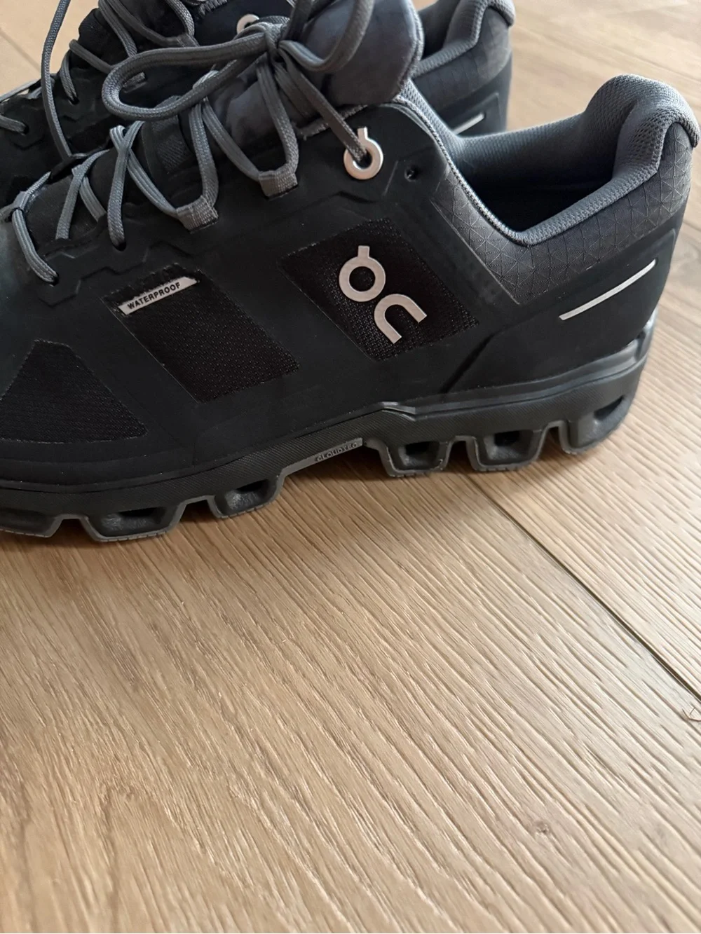 On Cloudventure Waterproof Trail Running Shoes Mens 9 Black Grey Hiking